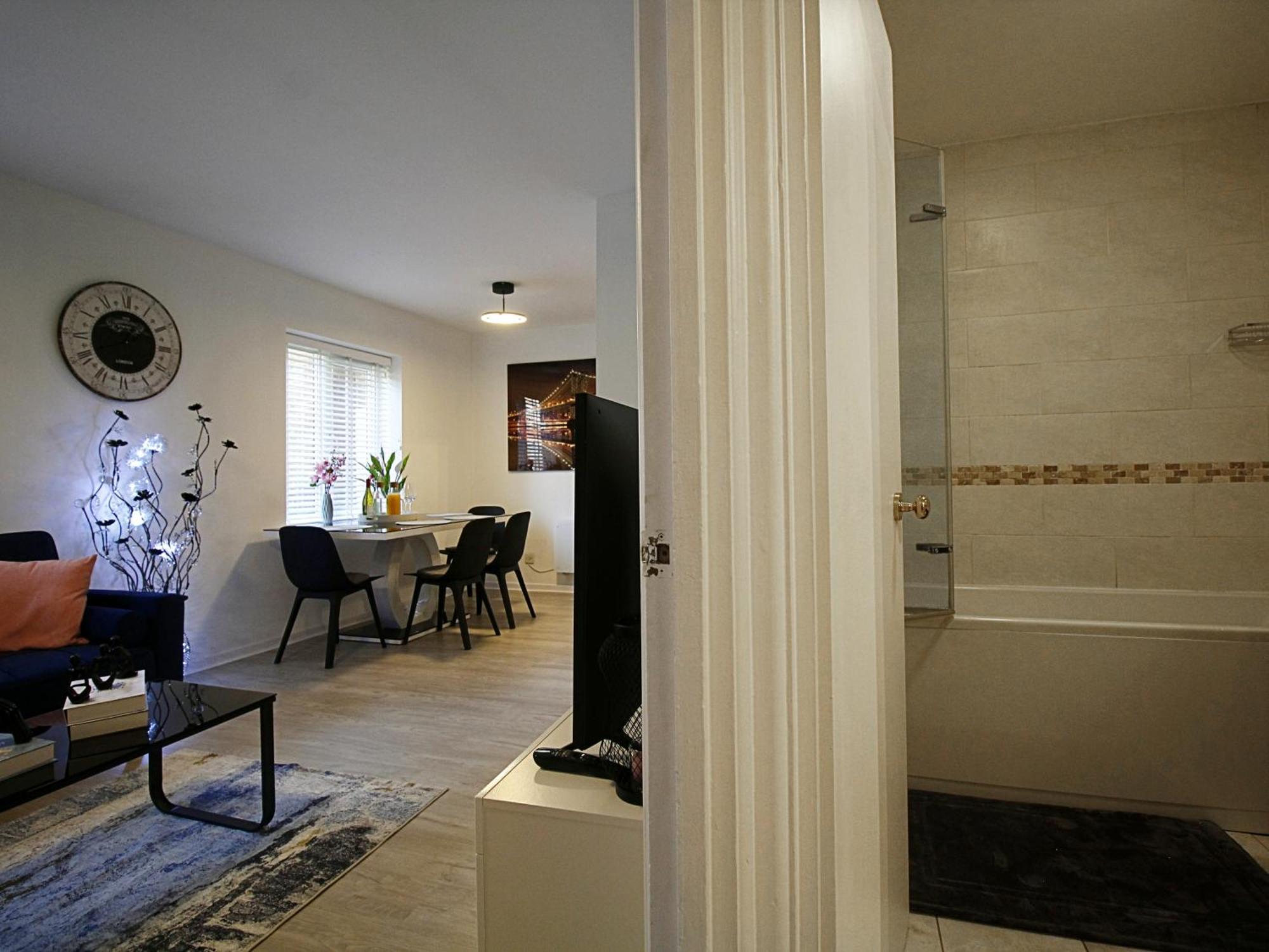 2Bdr Flat Rg1 - Free Open Parking Apartment Рединг Екстериор снимка