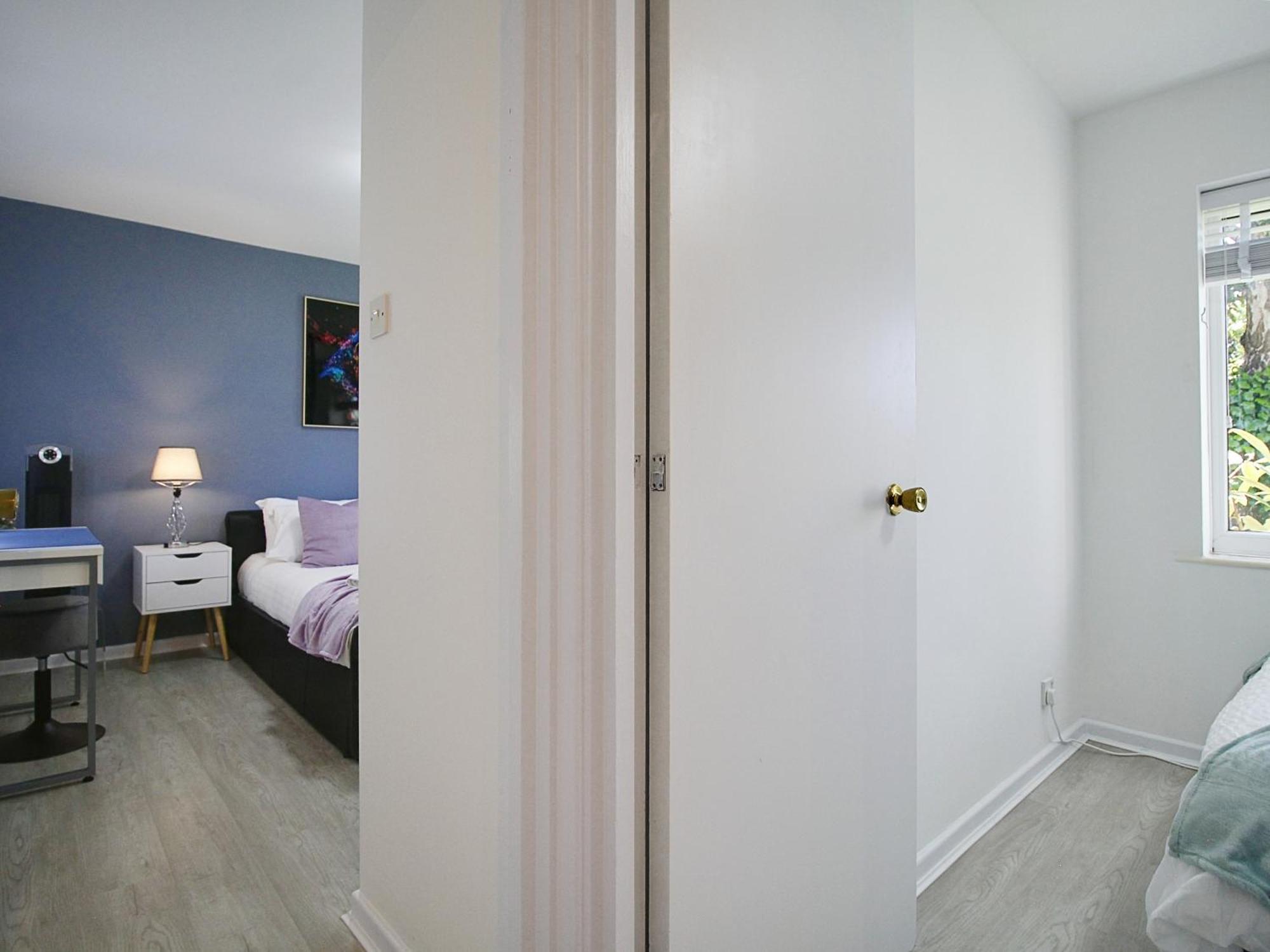 2Bdr Flat Rg1 - Free Open Parking Apartment Рединг Екстериор снимка